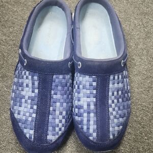 Easy Spirit Navy and Light Blue Woven Mules
